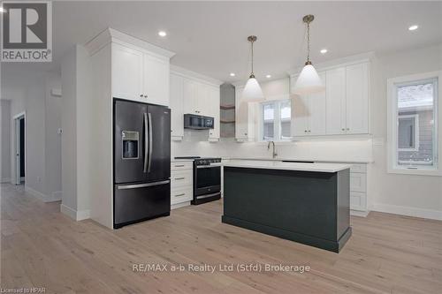 7 Nelson Street, West Perth (Mitchell), ON - Indoor Photo Showing Kitchen With Upgraded Kitchen