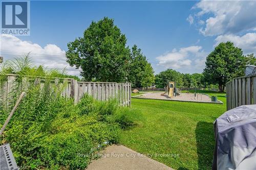 5 - 40 Imperial Road N, Guelph (West Willow Woods), ON - Outdoor