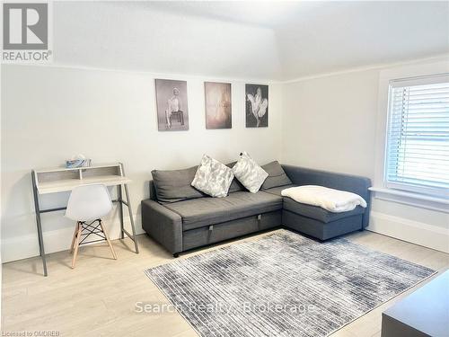 14 Kennedy Avenue, Kitchener, ON - Indoor Photo Showing Living Room