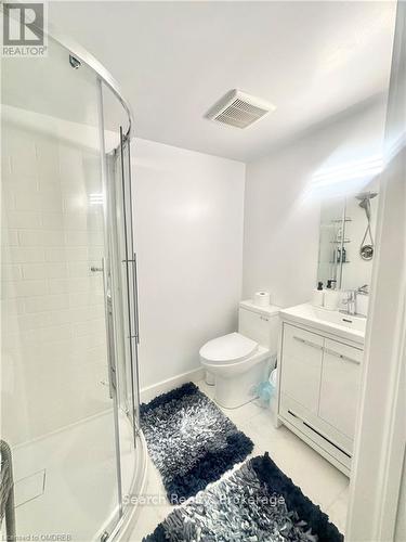 14 Kennedy Avenue, Kitchener, ON - Indoor Photo Showing Bathroom