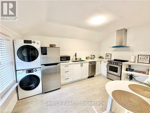 14 Kennedy Avenue, Kitchener, ON - Indoor Photo Showing Laundry Room