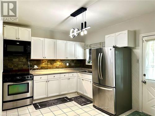 97 Francis Street, Hamilton (Industrial Sector), ON - Indoor Photo Showing Kitchen