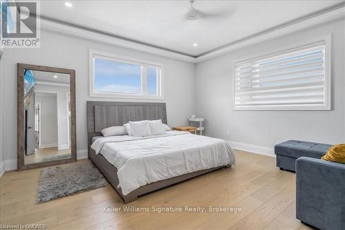 37 Eleventh Road E, Hamilton, ON - Indoor Photo Showing Bedroom