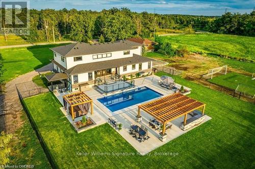 37 Eleventh Road E, Hamilton, ON - Outdoor With In Ground Pool