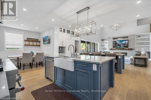 37 Eleventh Road E, Hamilton, ON - Indoor Photo Showing Kitchen With Upgraded Kitchen