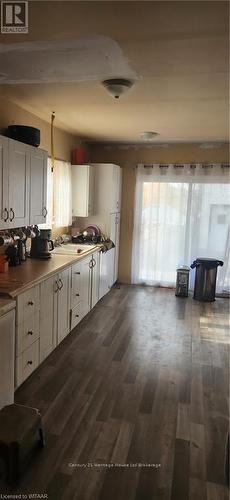 118 Dover Street, Woodstock (Woodstock - South), ON - Indoor Photo Showing Kitchen