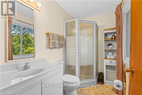 197 Fairway Hill Crescent, Kingston (Central City West), ON - Indoor Photo Showing Bathroom