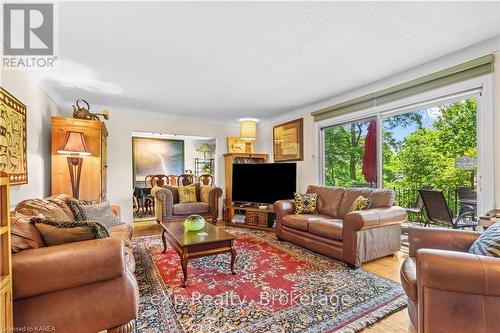 197 Fairway Hill Crescent, Kingston (Central City West), ON - Indoor Photo Showing Living Room