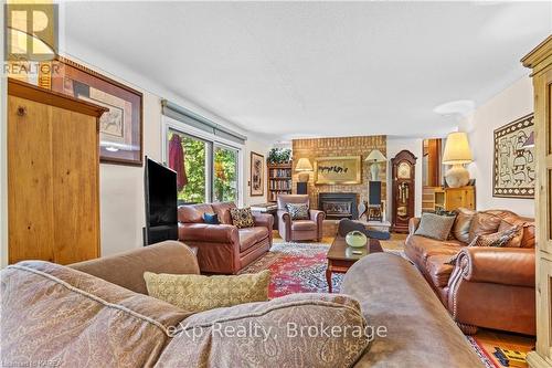 197 Fairway Hill Crescent, Kingston (Central City West), ON - Indoor Photo Showing Living Room With Fireplace