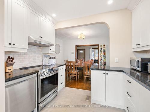 99 Mclaughlin Blvd, Oshawa, ON - Indoor Photo Showing Kitchen With Upgraded Kitchen