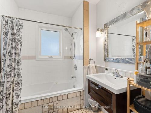 99 Mclaughlin Blvd, Oshawa, ON - Indoor Photo Showing Bathroom