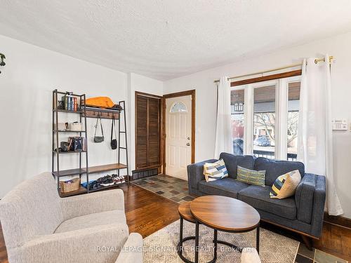 99 Mclaughlin Blvd, Oshawa, ON - Indoor Photo Showing Living Room