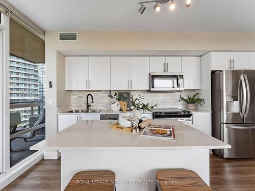 1704-2230 Lake Shore Blvd W, Toronto, ON - Indoor Photo Showing Kitchen With Double Sink With Upgraded Kitchen