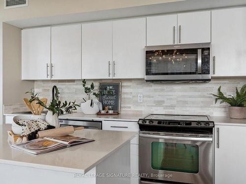 1704-2230 Lake Shore Blvd W, Toronto, ON - Indoor Photo Showing Kitchen