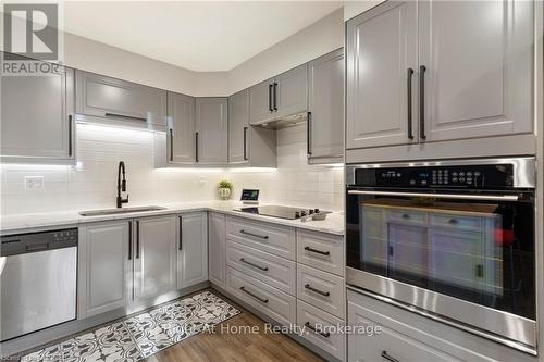 312B Bluevale Street N, Waterloo, ON - Indoor Photo Showing Kitchen With Stainless Steel Kitchen With Upgraded Kitchen