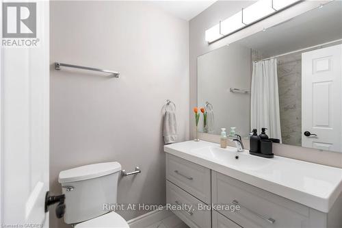 312B Bluevale Street N, Waterloo, ON - Indoor Photo Showing Bathroom