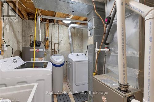 312B Bluevale Street N, Waterloo, ON - Indoor Photo Showing Laundry Room