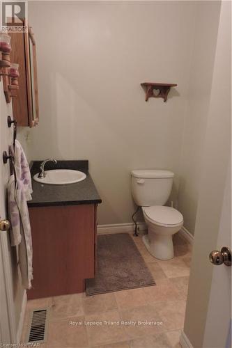 14 Elgin Street W, Norwich (Norwich Town), ON - Indoor Photo Showing Bathroom