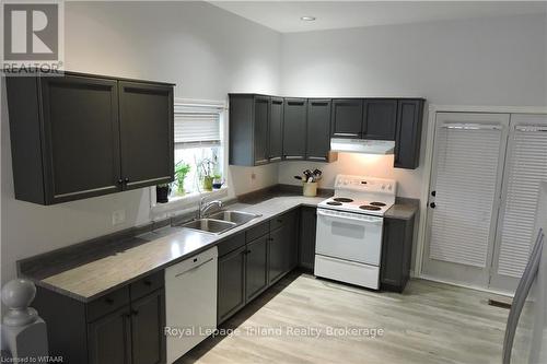 14 Elgin Street W, Norwich (Norwich Town), ON - Indoor Photo Showing Kitchen With Double Sink