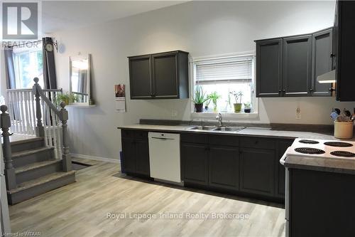 14 Elgin Street W, Norwich (Norwich Town), ON - Indoor Photo Showing Kitchen With Double Sink