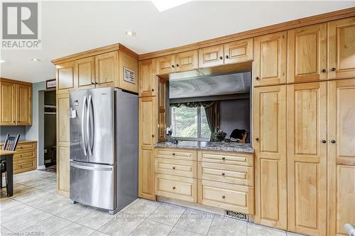 1602 Highway 6 N, Hamilton, ON - Indoor Photo Showing Kitchen