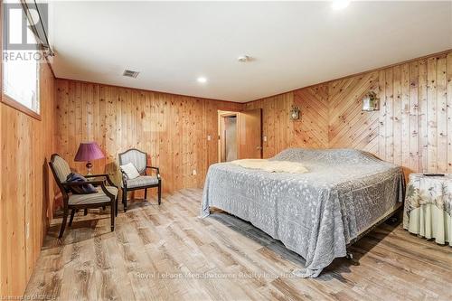 1602 Highway 6 N, Hamilton, ON - Indoor Photo Showing Bedroom