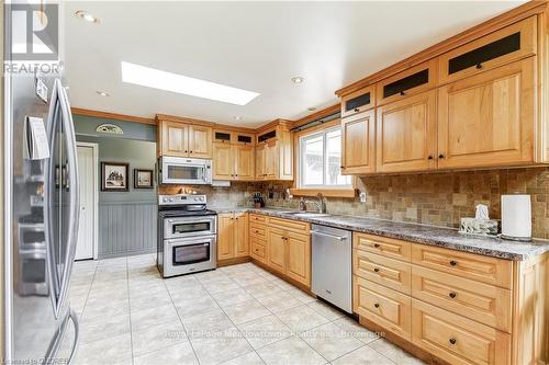 1602 Highway 6 N, Hamilton, ON - Indoor Photo Showing Kitchen