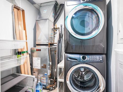 Salle de lavage - 111-360 Rue Atateken, Montréal (Ville-Marie), QC - Indoor Photo Showing Laundry Room