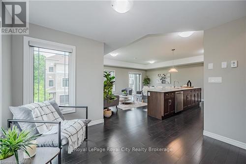 58 - 107 Westra Drive, Guelph/Eramosa, ON - Indoor Photo Showing Living Room