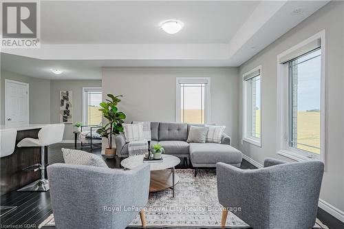 58 - 107 Westra Drive, Guelph/Eramosa, ON - Indoor Photo Showing Living Room