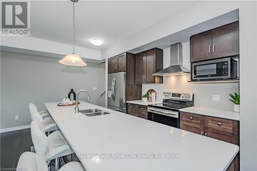 58 - 107 Westra Drive, Guelph/Eramosa, ON - Indoor Photo Showing Kitchen With Double Sink With Upgraded Kitchen