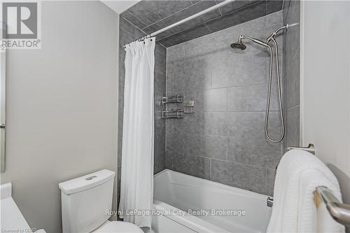 58 - 107 Westra Drive, Guelph/Eramosa, ON - Indoor Photo Showing Bathroom