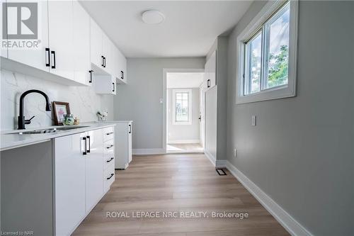 321 Dieppe Street, Welland (773 - Lincoln/Crowland), ON - Indoor Photo Showing Kitchen