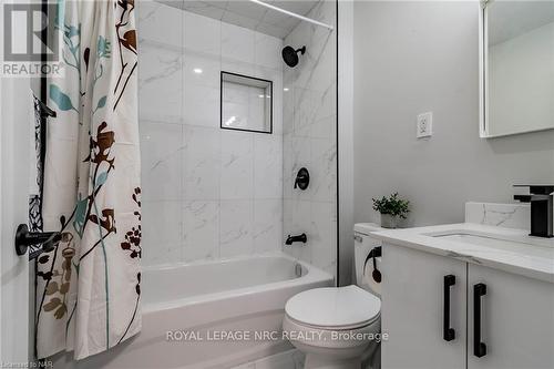 321 Dieppe Street, Welland (773 - Lincoln/Crowland), ON - Indoor Photo Showing Bathroom