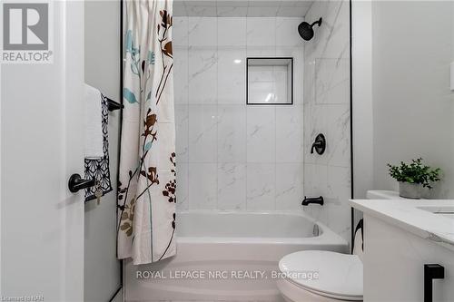 321 Dieppe Street, Welland (773 - Lincoln/Crowland), ON - Indoor Photo Showing Bathroom