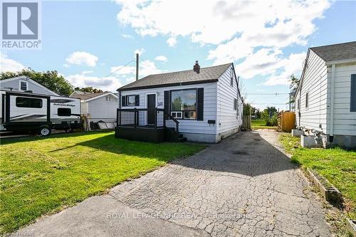 321 Dieppe Street, Welland (773 - Lincoln/Crowland), ON - Outdoor With Deck Patio Veranda