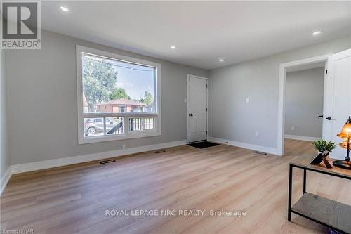 321 Dieppe Street, Welland (773 - Lincoln/Crowland), ON - Indoor Photo Showing Other Room