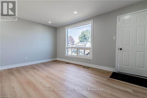 321 Dieppe Street, Welland (773 - Lincoln/Crowland), ON - Indoor Photo Showing Other Room