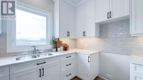 467 Woodridge Drive, Goderich (Goderich Town), ON - Indoor Photo Showing Kitchen With Double Sink