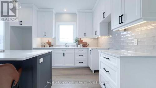 467 Woodridge Drive, Goderich (Goderich Town), ON - Indoor Photo Showing Kitchen With Upgraded Kitchen