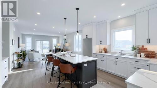 467 Woodridge Drive, Goderich (Goderich Town), ON - Indoor Photo Showing Kitchen With Upgraded Kitchen