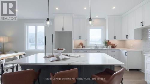 467 Woodridge Drive, Goderich (Goderich Town), ON - Indoor Photo Showing Kitchen With Upgraded Kitchen