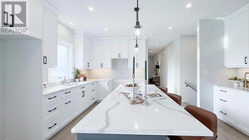 467 Woodridge Drive, Goderich (Goderich Town), ON - Indoor Photo Showing Kitchen With Upgraded Kitchen