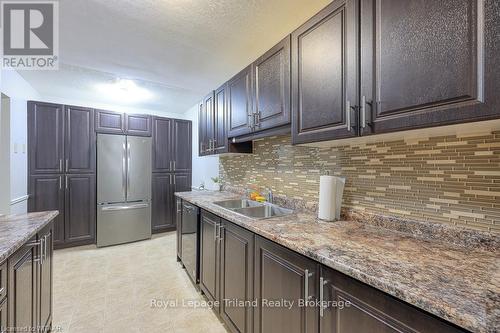 149 Deveron Crescent, London, ON - Indoor Photo Showing Kitchen With Double Sink With Upgraded Kitchen