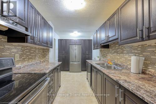 149 Deveron Crescent, London, ON - Indoor Photo Showing Kitchen With Double Sink With Upgraded Kitchen