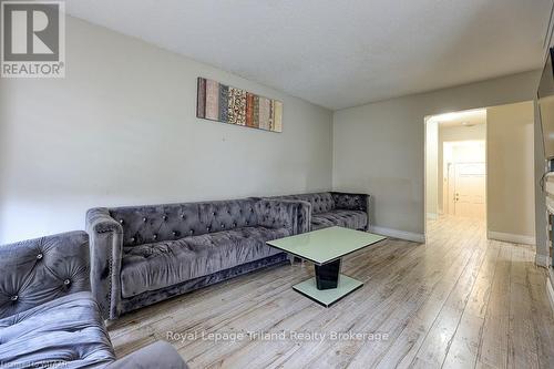 149 Deveron Crescent, London, ON - Indoor Photo Showing Living Room