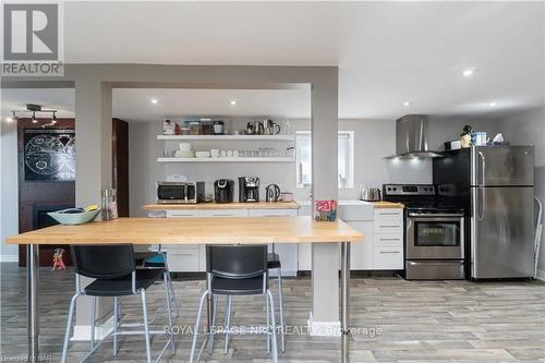 10 Thorold Road E, Welland (767 - N. Welland), ON - Indoor Photo Showing Kitchen