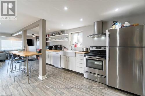 10 Thorold Road E, Welland (767 - N. Welland), ON - Indoor Photo Showing Kitchen