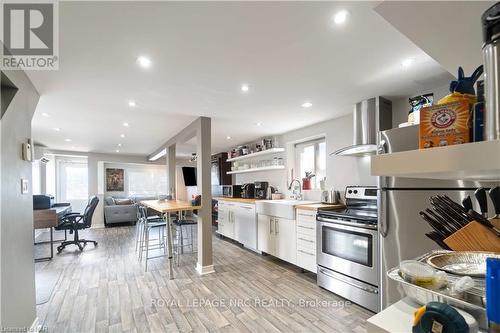 10 Thorold Road E, Welland (767 - N. Welland), ON - Indoor Photo Showing Kitchen