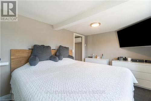 10 Thorold Road E, Welland (767 - N. Welland), ON - Indoor Photo Showing Bedroom